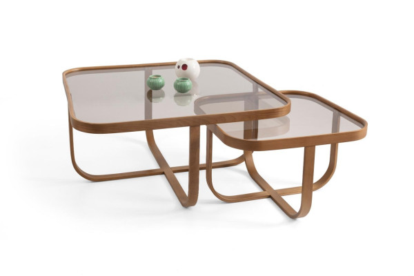Bruin woonkamer set met 2 salontafels. Modern design, compleet ingericht.