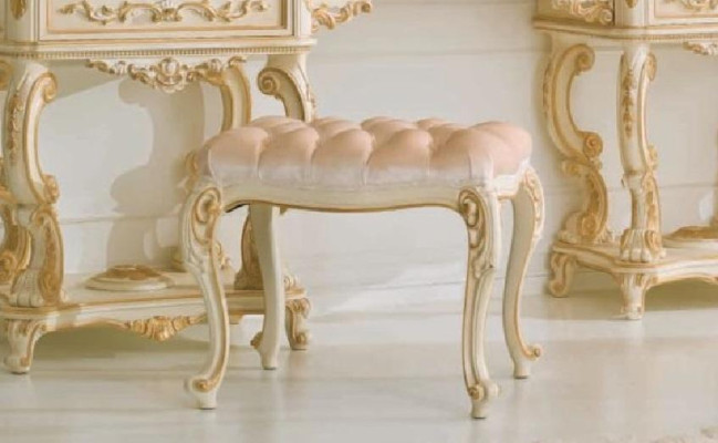 Chesterfield poef bijzettafel luxe zitsbank gestoffeerd woonkamer