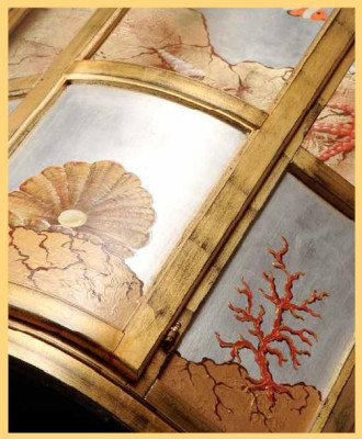 Klassieke vitrinekast glas hout luxe meubels goud dressoir Italië