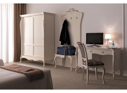 Klassieke slaapkamer complete set, kruk, bureau, kledingkast 5-delig.