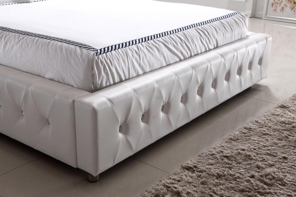 Modern XXL hotel ontwerp bedden luxe dubbel lederen Chesterfield.
