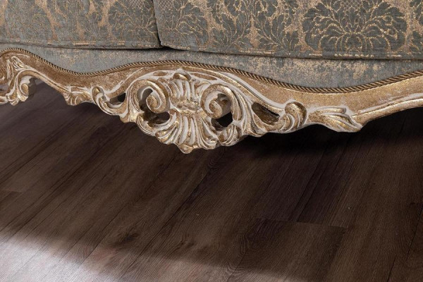 Chesterfield bankstel 3+3+1+1 zits salontafel Klassieke bank gestoffeerde zitting  Chesterfield bankstel met 3+3+1+1 zits salontafel Klassieke stijl gestoffeerde zitting.