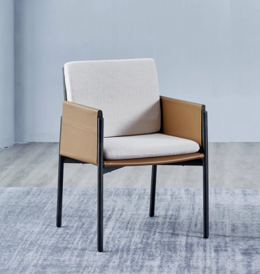 Crèmekleurige armleuningstoel ontwerper stoelen gestoffeerd meubilair moderne meubelen