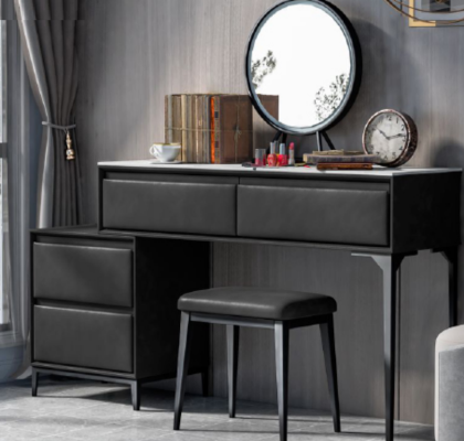 Slaapkamer kaptafel met zwarte laden en stoel