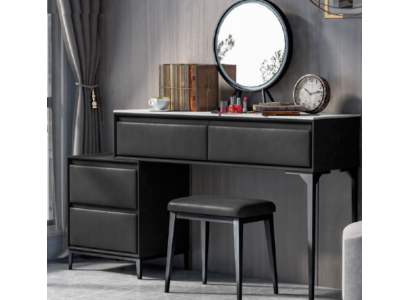 Slaapkamer kaptafel met zwarte laden en stoel