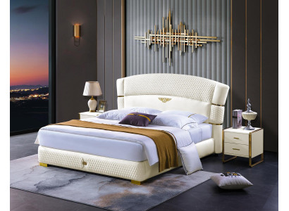 Houten design bed, luxe tweepersoonsbed. Moderne hotelconstructie slaapkamer.