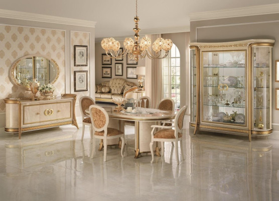 Eetkamerset met vitrine, tafel, 6 stoelen, dressoir, spiegel, in barokstijl nieuw, 10-delig.