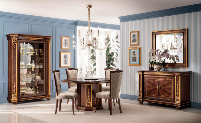 Volledige eetkamer vitrine tafel commode spiegel 4 stoelen set meubels.