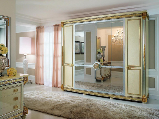 Klassieke kasten kast wandkast kledingkast 6 deuren hout nieuw meubilair