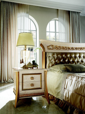Bed + nachtkastje Koninklijk slaapkamer gestoffeerd bed Barok Rococo Designer