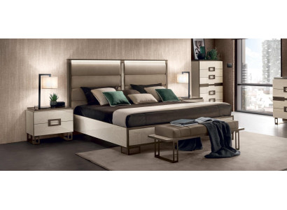 Beddengoed Klassiek tweepersoonsbed van hout 180x200cm Bedden Hotel Slaapkamer Nieuw