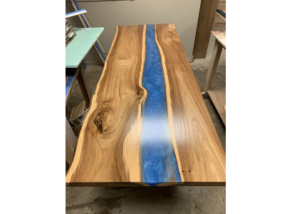 Eettafel tafels epoxyhars epoxytafel waterval echt hout massief meubilair