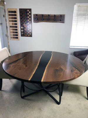 Tafel eettafel tabellen epoxyhars epoxy echt hout massief design meubels 150x150