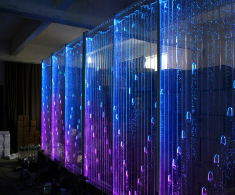 Moderne scheidingswand Decoratieve watervallen LED waterval Verlichte muur