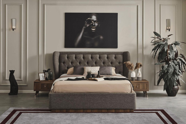 Modern slaapkamer set met designerbed, 2 nachtkastjes, commode en spiegel.