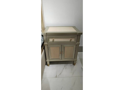 Nachtkastjes Tafels Console tafels Houten dressoir Bijzettafel Klassieke ontwerper