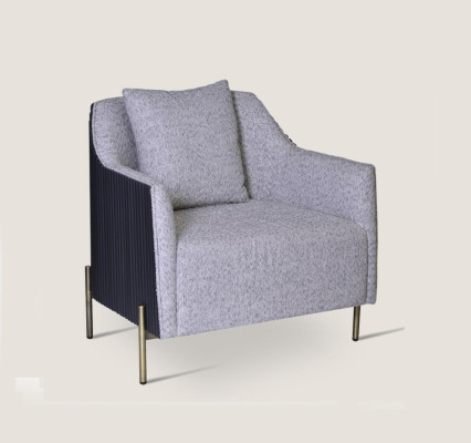 Grijze eenzits luxe fauteuil met roestvrijstalen poten voor de woonkamer, houten frame.