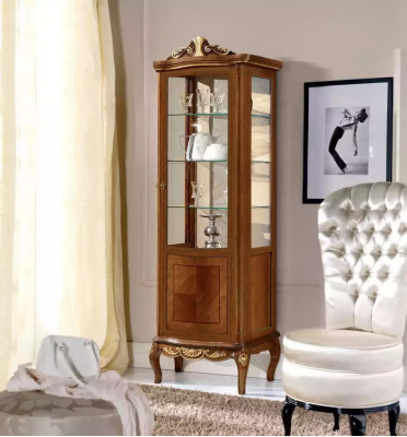 Klassieke hoogwaardige bruine vitrine glazen kast van echt hout meubeldesign