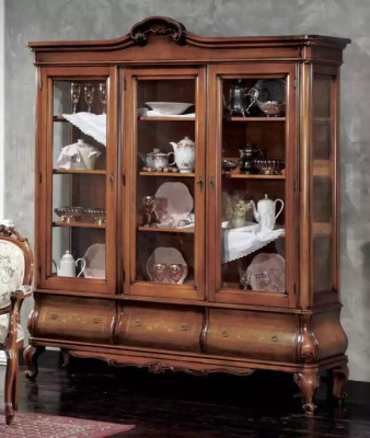 Woonkamer Vitrine Klassieke houten meubels met op maat gemaakte laden vitrine.