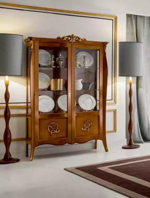 Luxe houten vitrinekast in bruin design met Italiaanse meubelskast nieuw.