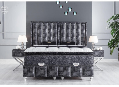 Zwart bed met matras en twee nachtkastjes in de slaapkamermeubelset.