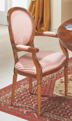 Klassieke houten stoel met armleuningen, luxe eetkamerstoel