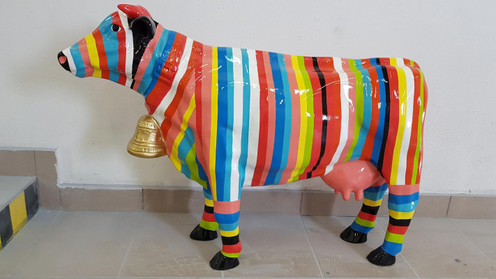 Ontwerper Abstract Figuur Moderne Standbeeld Koe Kunststof Decor Tuin Sculpturen