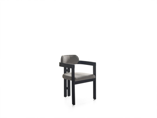 Een ultramoderne stoel met een ongebruikelijke vorm en interessante poten met een comfortabele rugleuning in grijs-zwart voor de eetkamer.