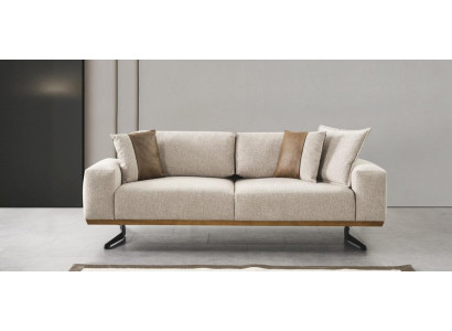 Ontwerper driezitsbank in beige kleur, luxe meubels in woonkamer 225cm.