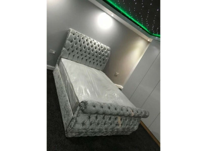 Fluwelen Chesterfield-designbed Klassiek bedframe Gestoffeerde bedden Nieuw