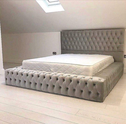 Chesterfield Groot Bed Groot Hoofdeinde Bedden Bekleed Hotel Fluweel Grijs Stof Oren