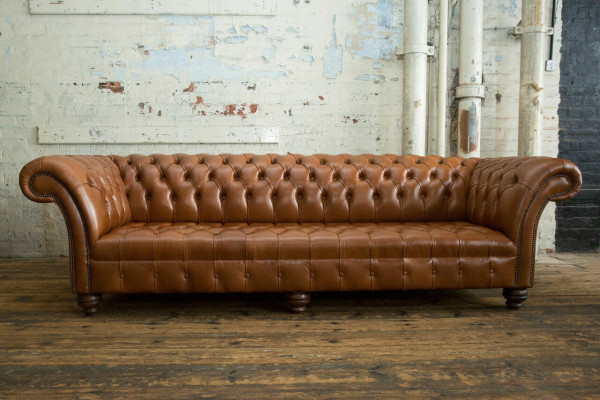 Bruine Chesterfield bank van leder, 4-zits XXL grote bank, nieuw gestoffeerd.