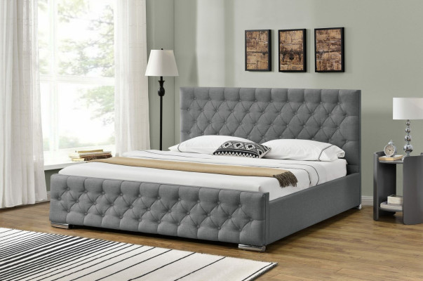 Chesterfield bed design slaapkamer Engelse bedden 200x200cm textiel bekleding