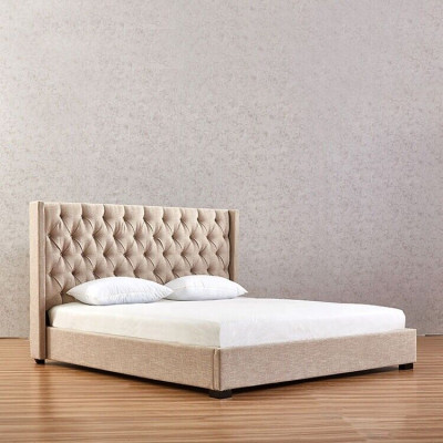 Beige slaapkamer bedden gestoffeerd bed Chesterfield textiel stof nieuw.