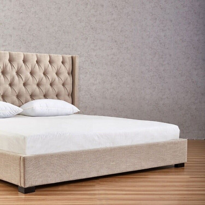 Beige slaapkamer bedden gestoffeerd bed Chesterfield textiel stof nieuw.