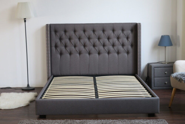 Groot grijs Chesterfield tweepersoonsbed Royale luxe bedden