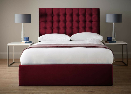 Rood luxe fluwelen textielbed in Chesterfield design van 160x200 cm, nieuw.