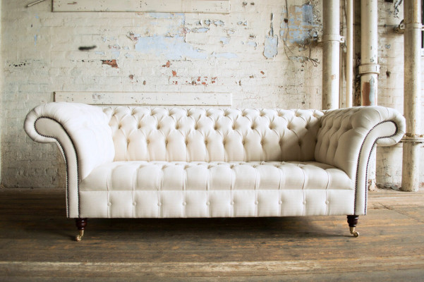 Moderne beige Chesterfield bankstel voor 3 personen voor in de woonkamer