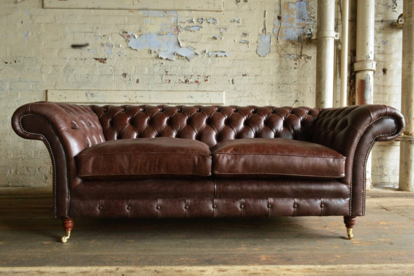Bruine luxe Chesterfield 3-zits moderne woonkamerbank.