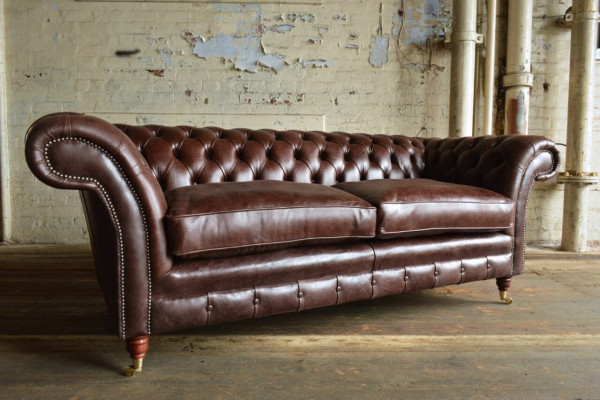 Bruine luxe Chesterfield 3-zits moderne woonkamerbank.