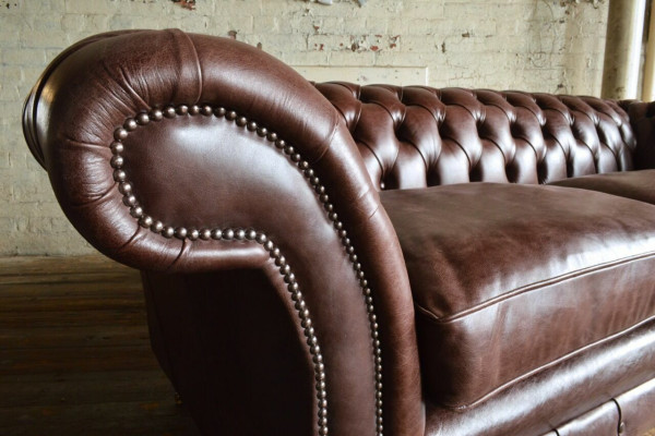 Bruine luxe Chesterfield 3-zits moderne woonkamerbank.