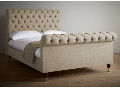 Beige luxe Chesterfield tweepersoonsbed ontworpen slaapkamerbed.