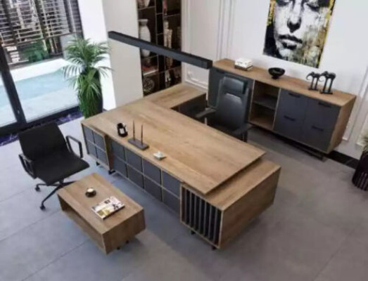 Modern design meubelset voor een directiekantoor bestaande uit 3 elementen.