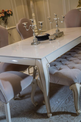 Eetkamerset 9-delig. Tafel 4x Stoel Dressoir Spiegel Vitrine Krukje