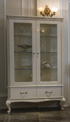 Klassieke vitrines dressoir vitrine glazen kasten Italiaanse meubels hout