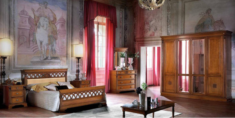 Slaapkamer set compleet: commode, bed, kledingkast, bedden, nachtkastje. 6-delige set van massief hout.