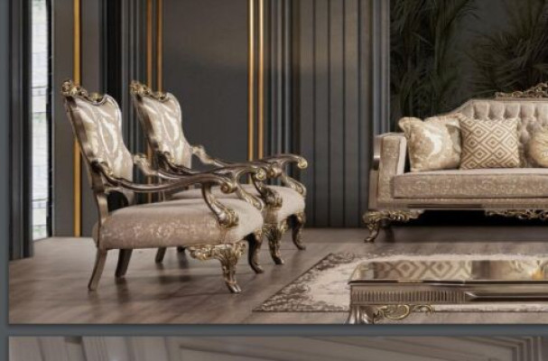 Een luxueuze, klassieke, beige- en goudkleurige barokfauteuil van Chesterfield.