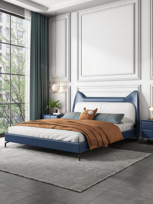 Modern hotel met leren stof tweepersoonsbed van 160x200 cm designer beddengoed dubbel.