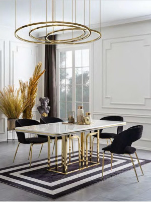Grote eettafel met roestvrijstalen elementen eetkamer meubels luxe inrichting.