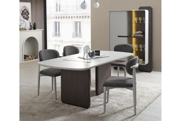 Eetkamer meubels, ronde eettafel, 4 stoelen, luxe houten set van 5 stuks.